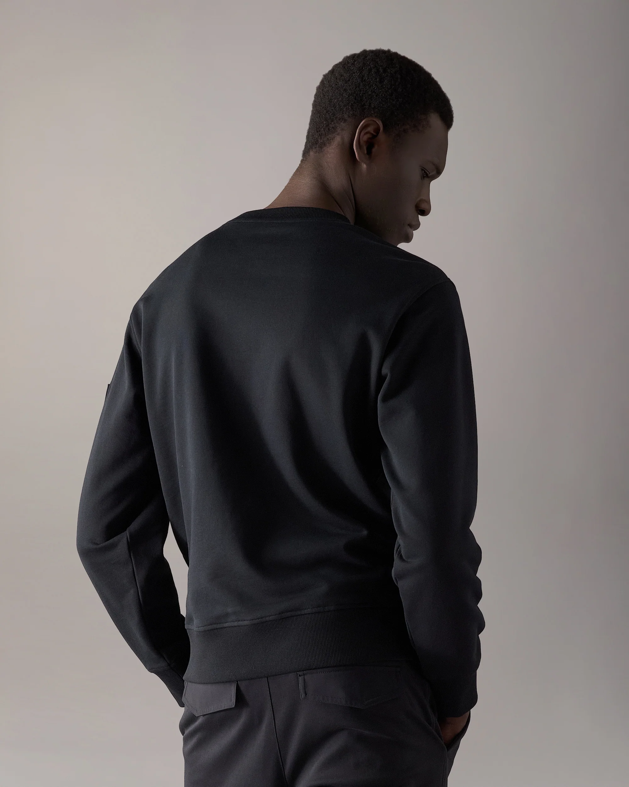 GOLD SERIES HARTSFIELD SWEATSHIRT-BLACK - Image 3